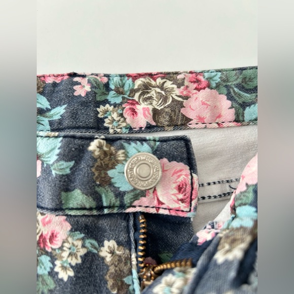 Women’s Denim Shorts, Floral Print, Size XS-S - Picture 3 of 8